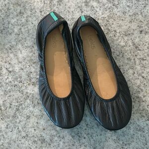 Matte black Tieks flats